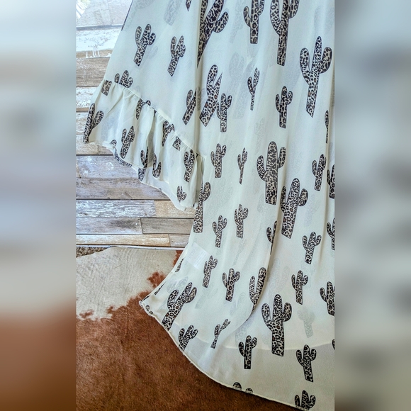 Never Worn Cowgirl Hardware Sheet Off White Hi Lo Tunic W Leopard Print Cactus - Picture 15 of 16
